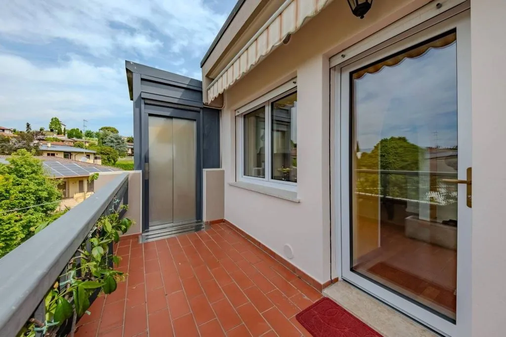 Rõdu - Luxury Penthouse with 4-Directional Views in Conegliano
