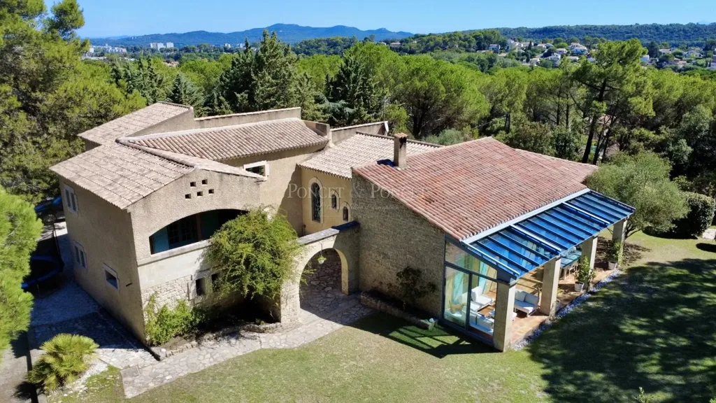 Vue aérienne - Villa au Cœur du Gard Provençal avec Piscine