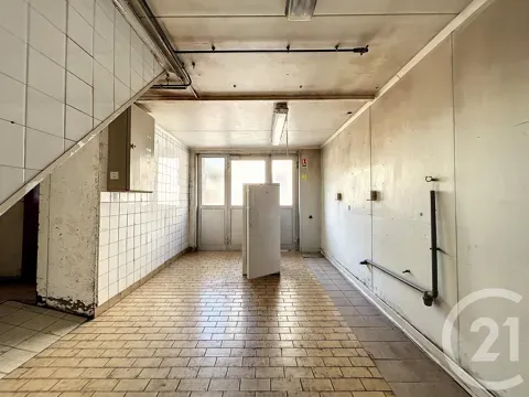 Garage - Local de 119 m² pour Stockage ou Bureaux à Belfort