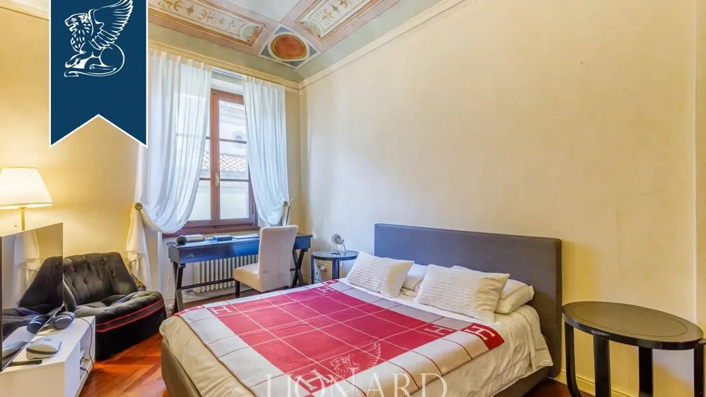 Bedrooms - Historic Attico with Decorated Facade in Florence