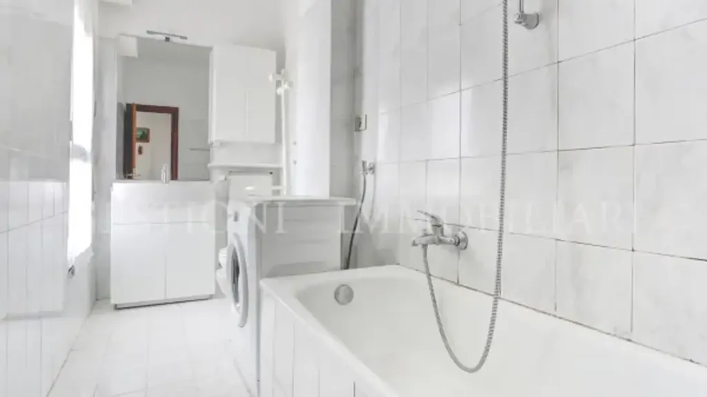 Salles de bain - Balconied Apartment in San Giuliano Milanese