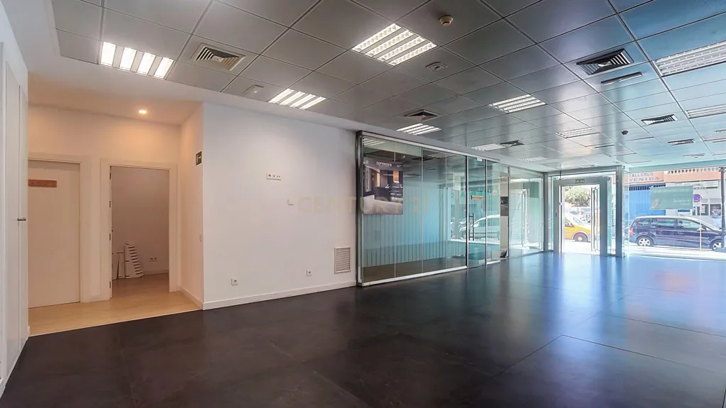 Stanze - Commercial Space with High Ceilings in Avenida de Mijas