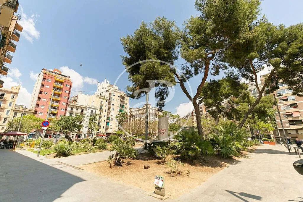 Reformed Apartment with Balcony in Vallcarca