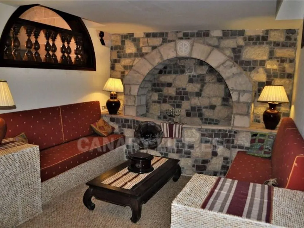 Séjour - Luxury Villa with Romanesque Features in San Bartolomé