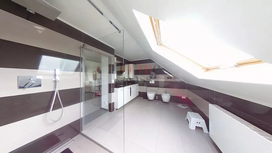 Salles de bain - Maison Individuelle Rénovée à Hautcharage