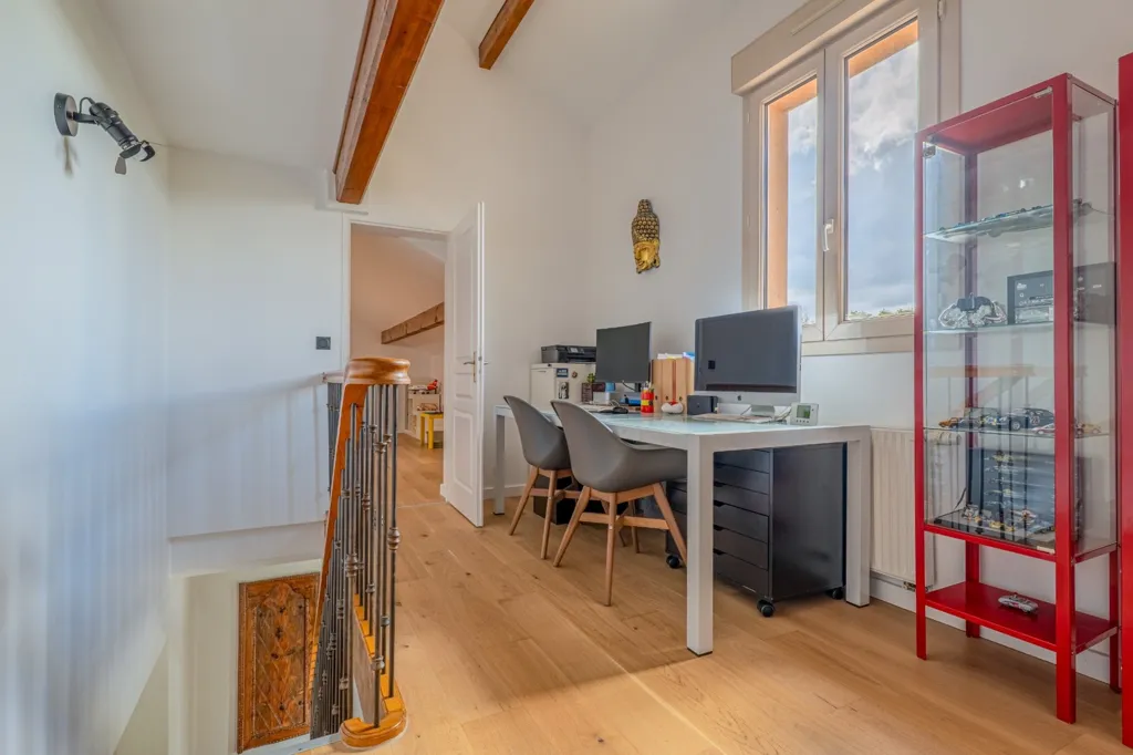 Kabinet - Villa with Private Apartment near Lyon Centre