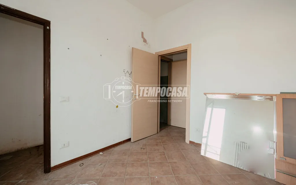 Pièces - Spacious Triplex with Balcony in Vigevano