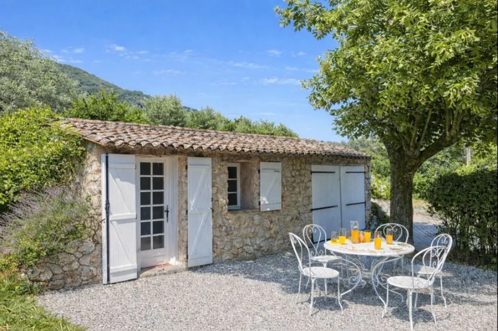 Terrass - Charming Property with Olive Grove in Provence