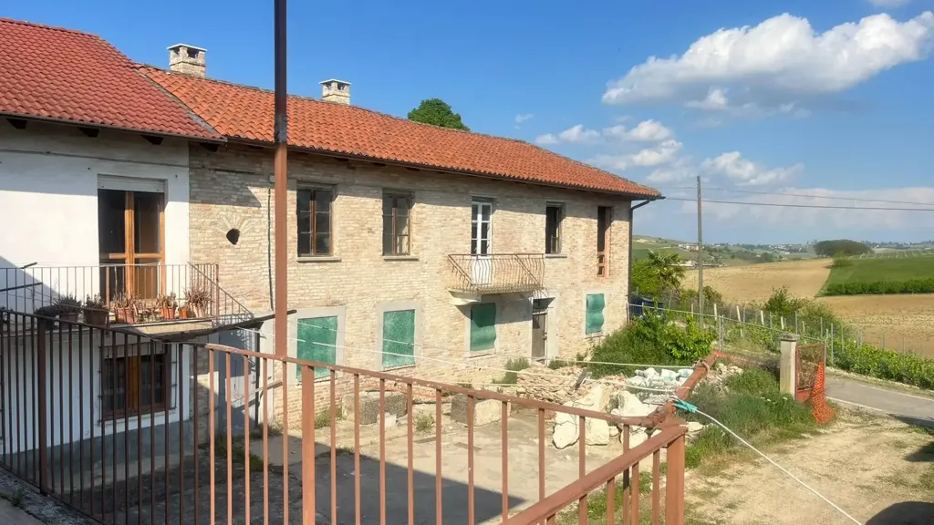 Välivaade - Rustic Farmhouse with Panoramic View in Castagnole delle Lanze