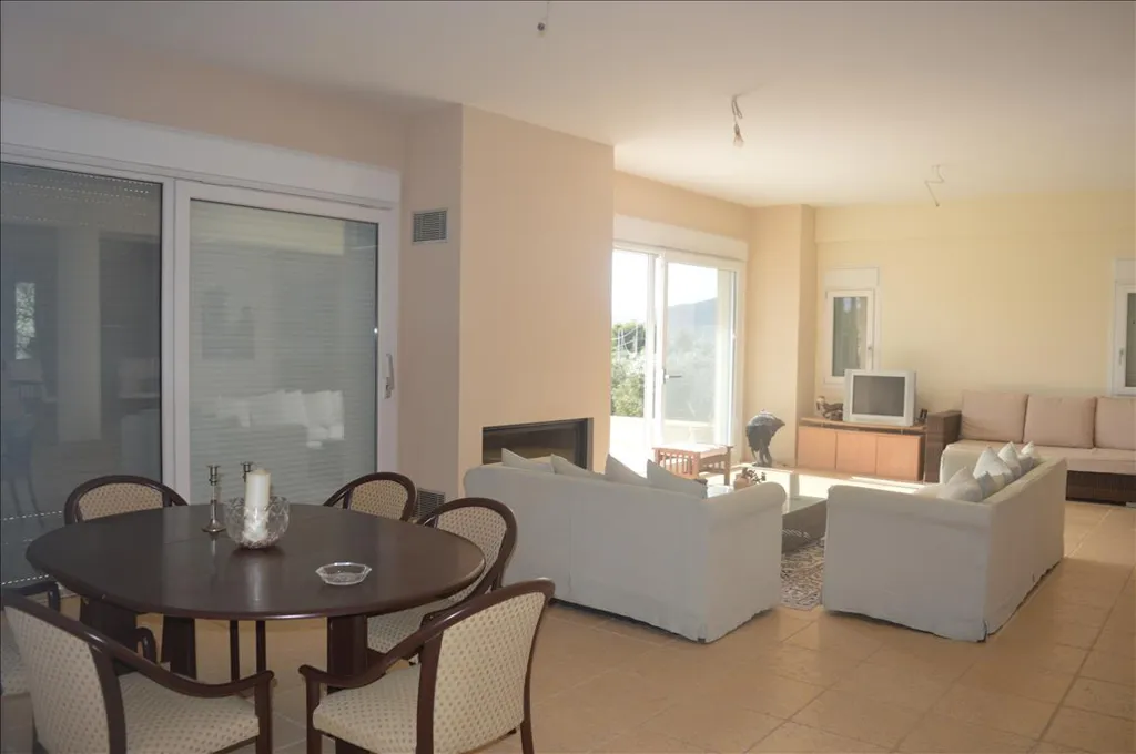 Appartement 6 pièces à Loutraki