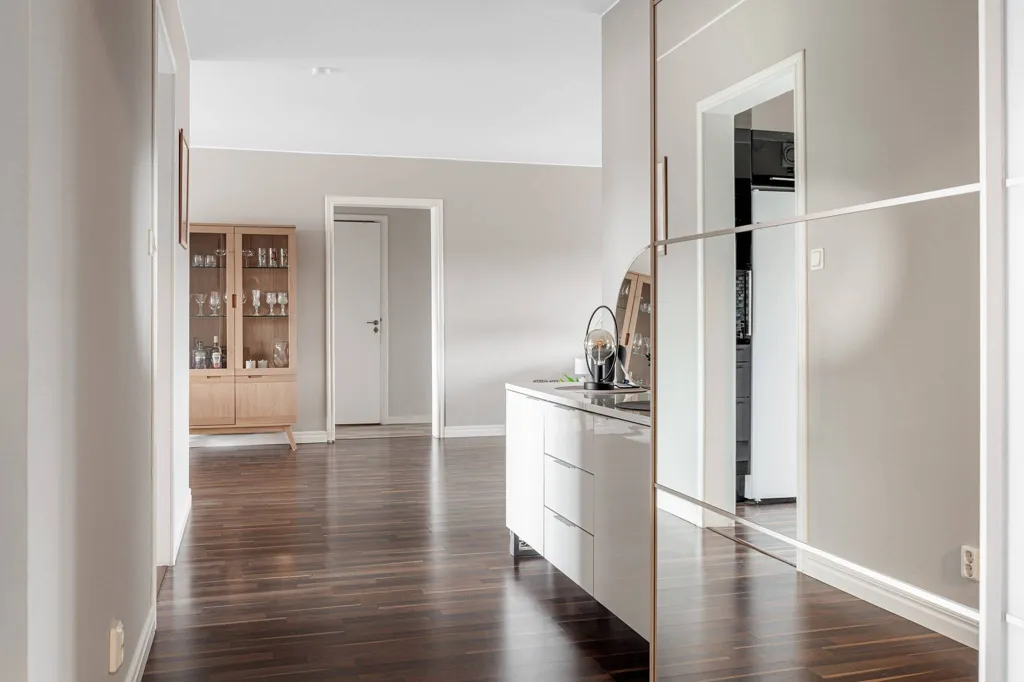 Hallway - Well-Planned Penthouse with Two Balconies in Södertälje