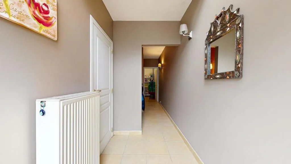 Esik - Split-Level House with Garden in Neder-Over-Heembeek