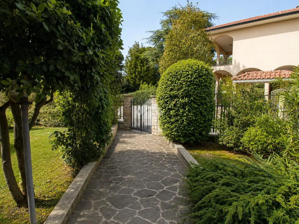 Esterno - Villa indipendente con giardino a Osimo