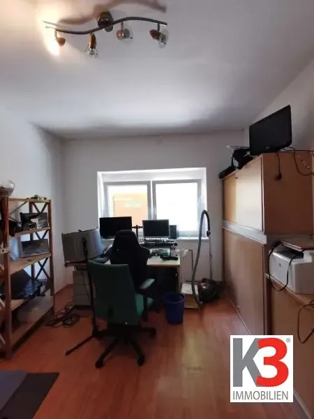 Bureau - Barrier-Free Bungalow with Workshop in Quiet Area