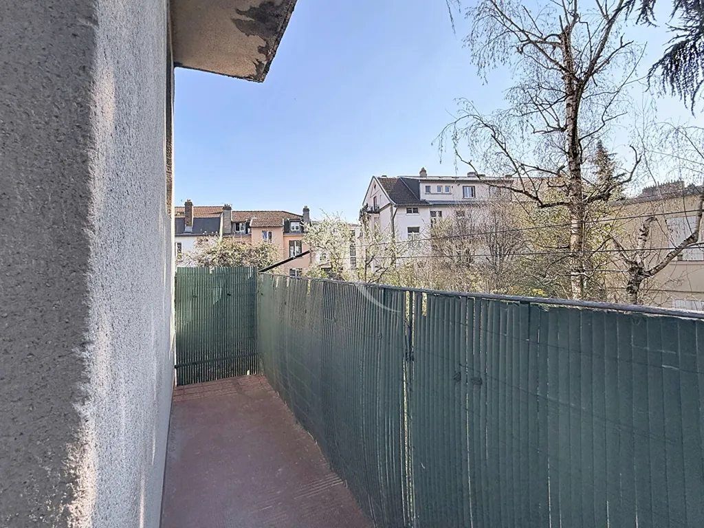 Balcone - Charming 4-Piece Apartment with Balcony in Metz