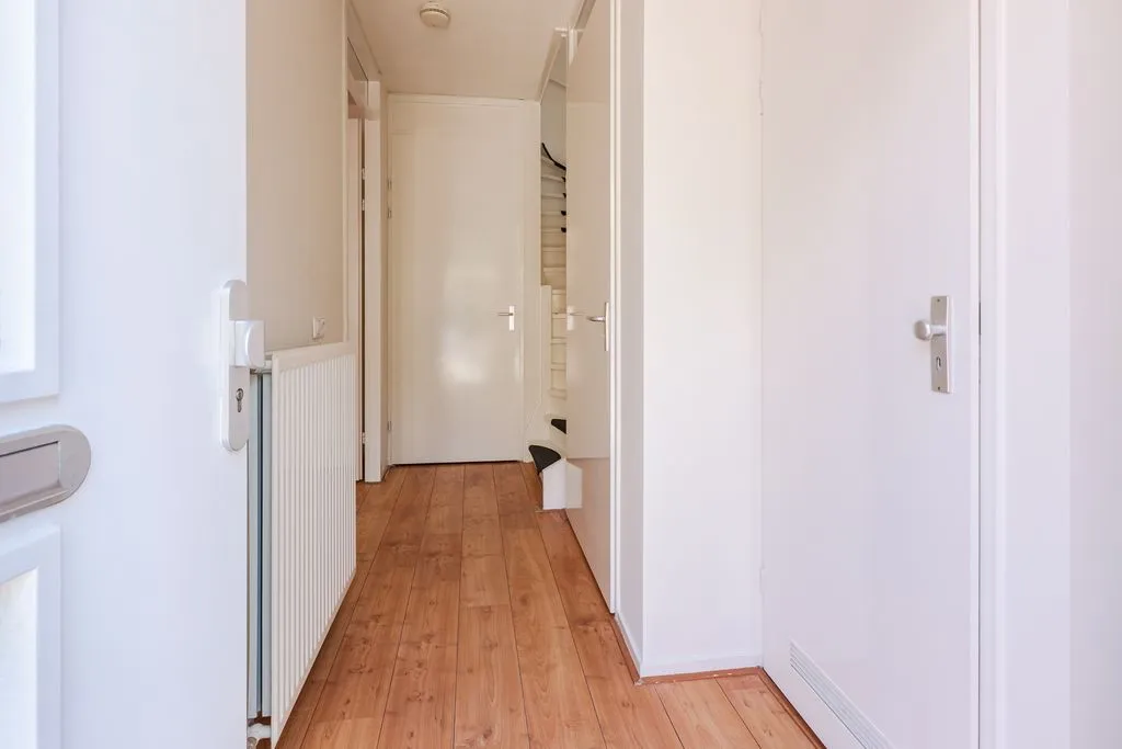 Esik - Corner House with Private Parking in IJburg