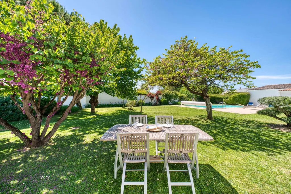 Jardin - Villa d'Architecte avec Piscine à Dompierre-sur-Mer