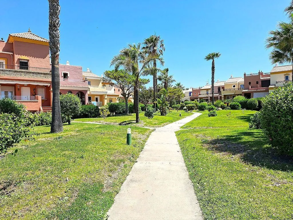 Aed - Terraced Apartment with Pool in Central Location