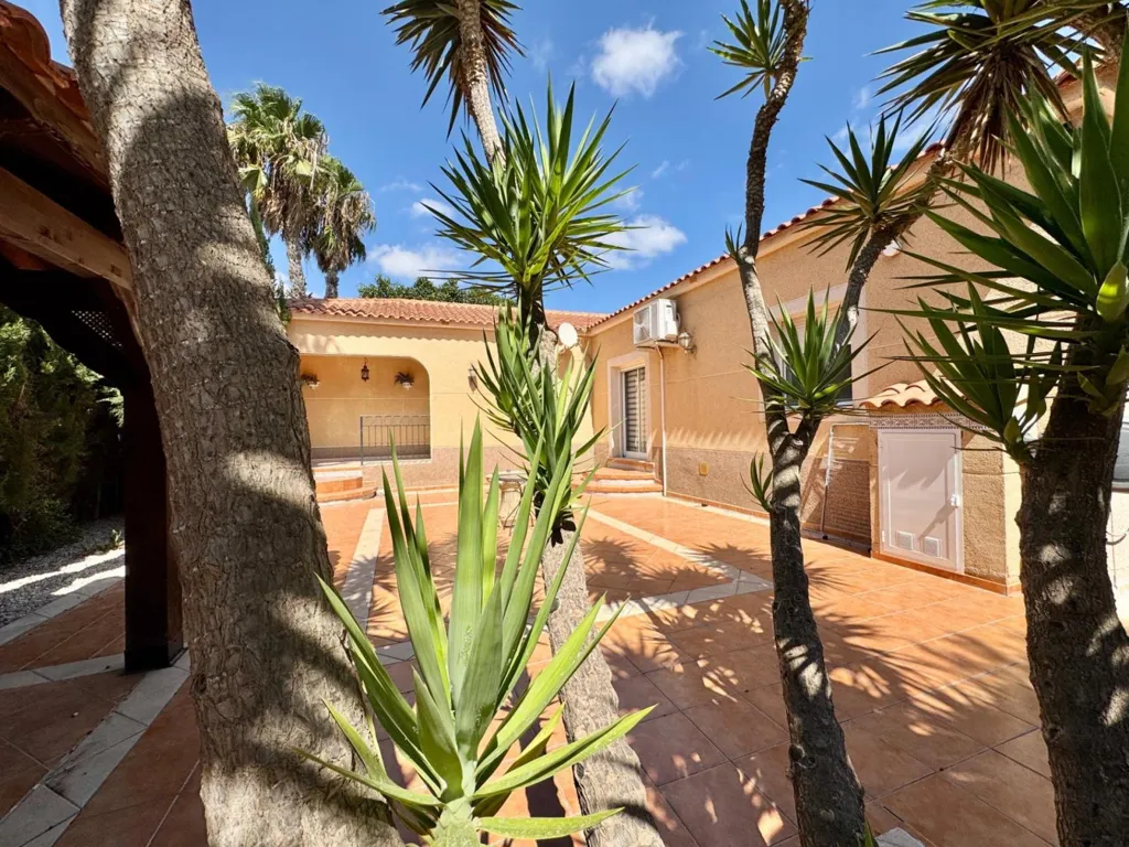 Aed - Villa with Studio in Dolores