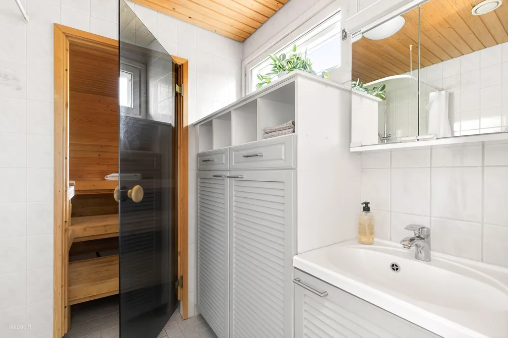 Salles de bain - Detached House with Garden in Veikkola, Kirkkonummi