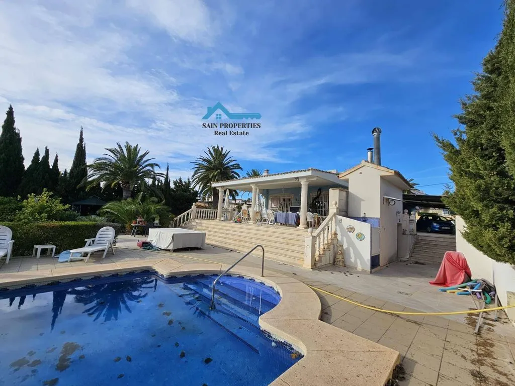 Bassein - Luxury Villa with Pool in Colonia Escandinavia