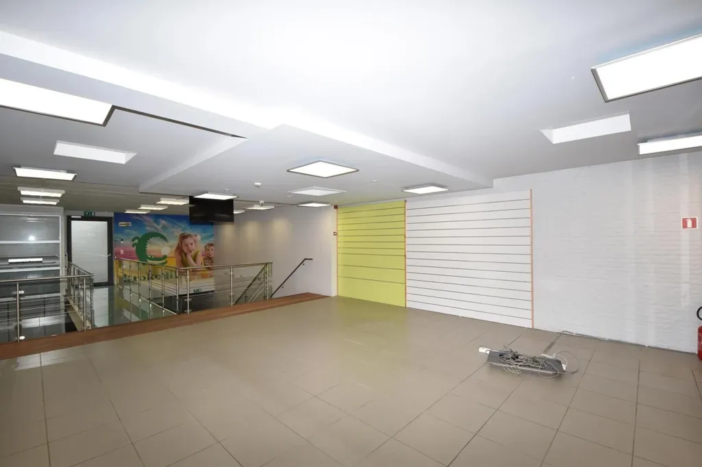 Pièces - Stockage Commercial avec Materiaillift à Kasterlee