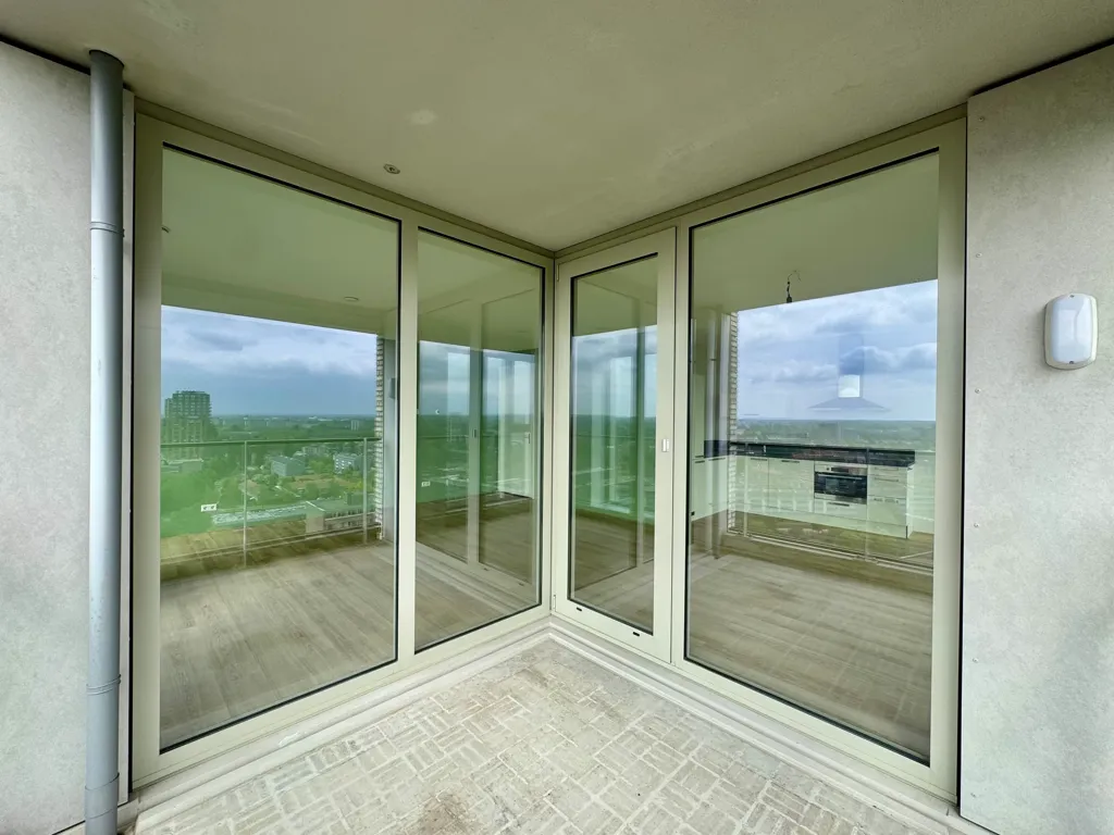 Balcon - Modern 3-Bedroom Apartment with Amersfoort View