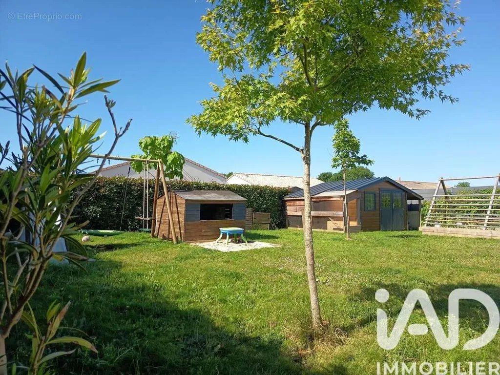 Jardin - Pavillon Récemment Construit avec Jardin à Sainte-Florence