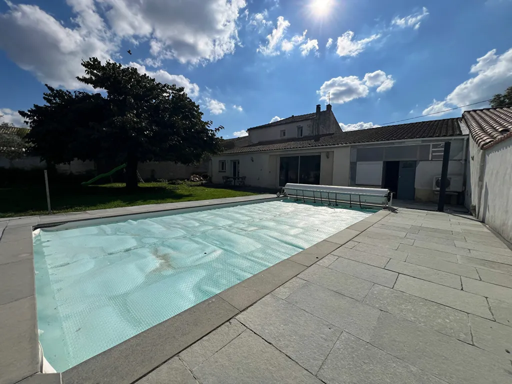 Piscine - Maison Charentaise avec Piscine à Saint-Médard-d'Aunis