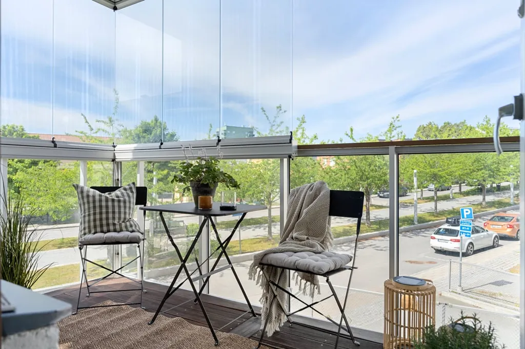 Balcon - Apartment with Large Balcony in Ulriksdal