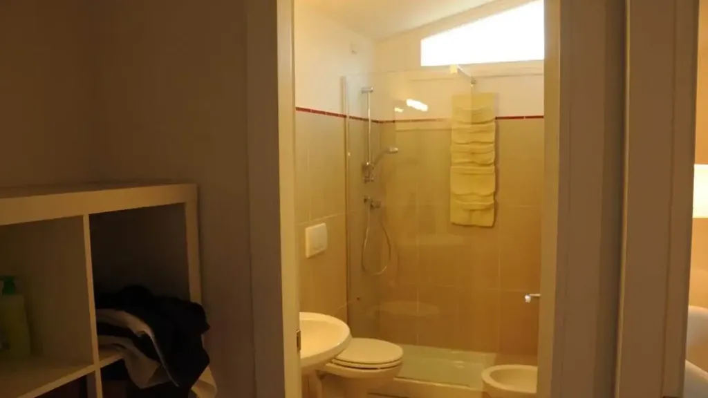 Salles de bain - Twin-Storey Apartment with Balcony in Gambassi Terme