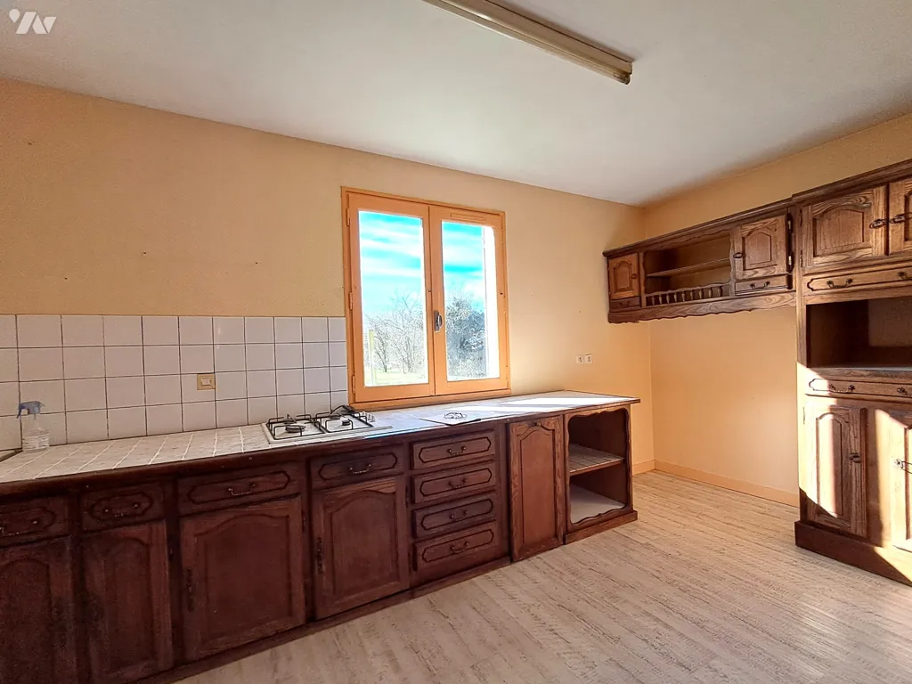 Cuisine - Maison de Plain-Pied avec 2 Garages à Néré