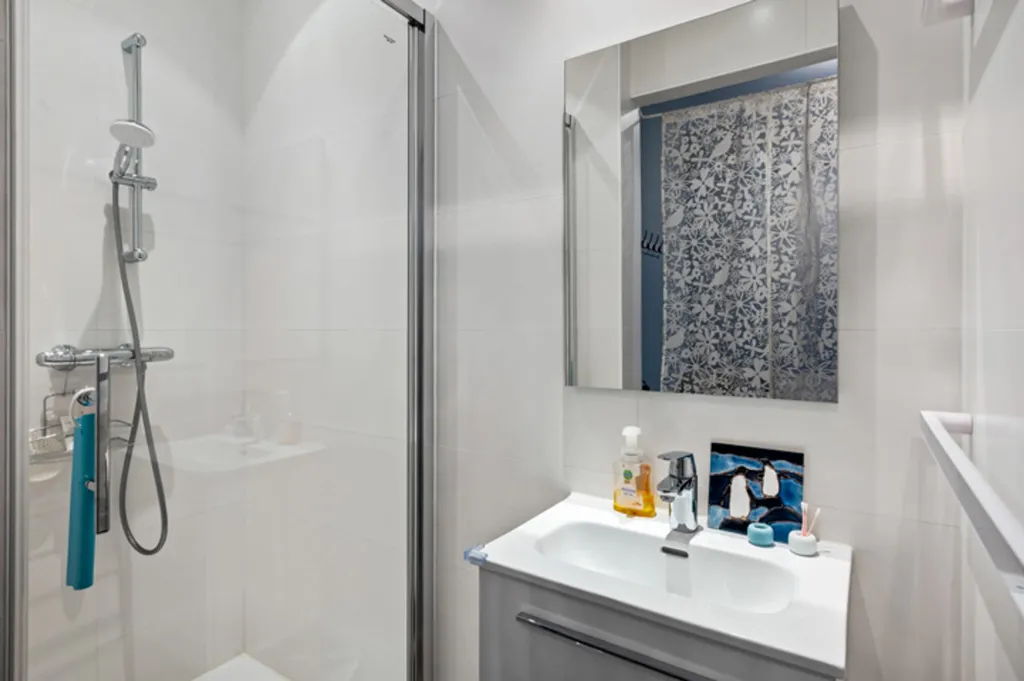 Bagni - Three-Bedroom House in Antwerp