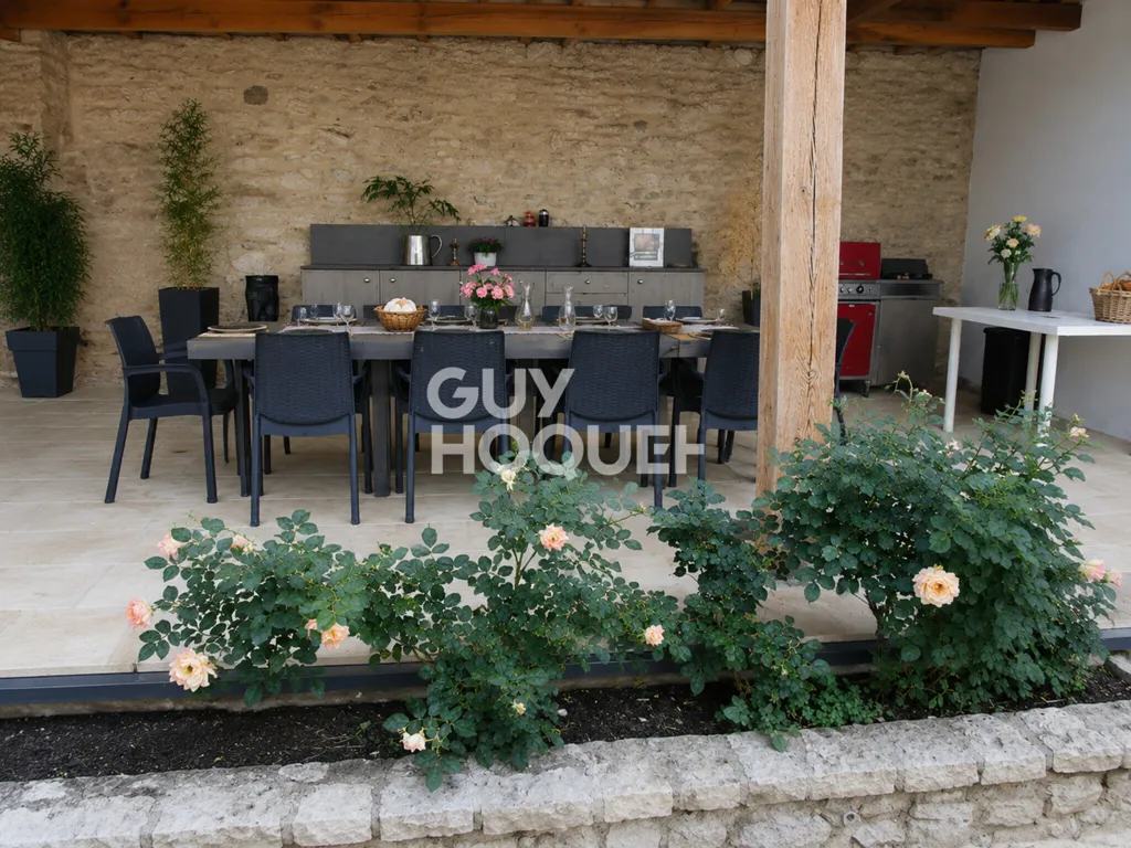 Terrasse - Maison de Maître Rénovée avec Piscine près de Figeac