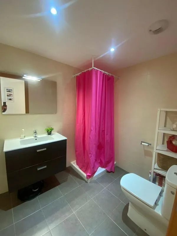 Salles de bain - Apartment with Pool in Plaza de la Vinya