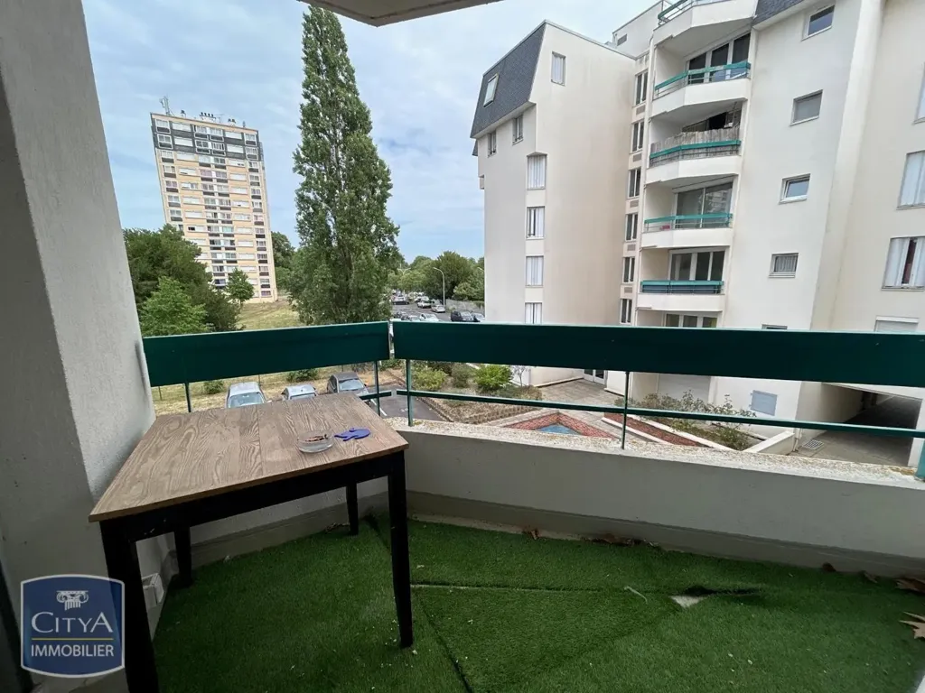 Balcone - 2-Bedroom Apartment with Balcony in Châtellerault
