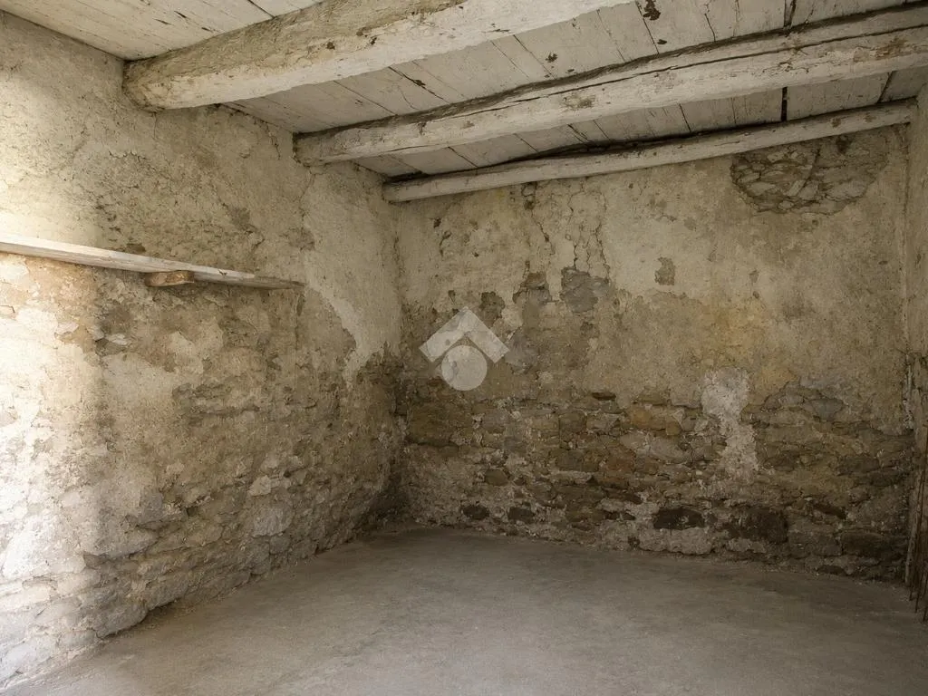 Rooms - Rustic Property for Renovation in Garbagnate Monastero