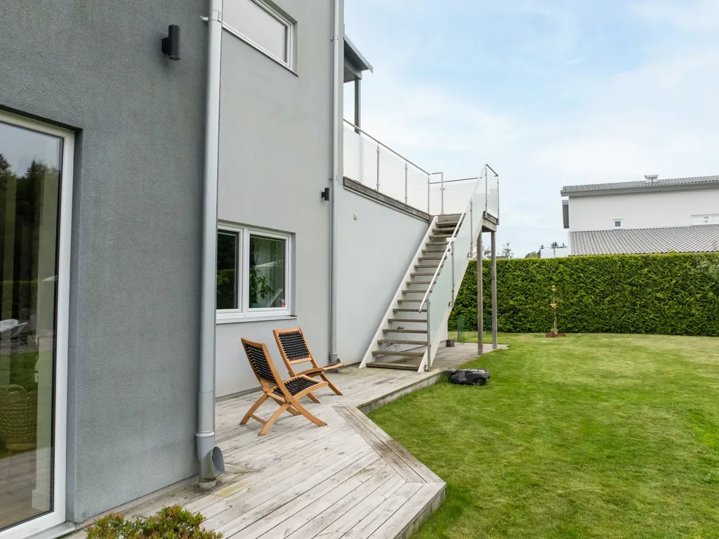 Aed - Contemporary Villa with Rooftop Terrace in Bråstorp
