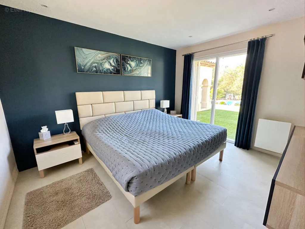 Chambres - Villa Rénovée avec Piscine au Muy