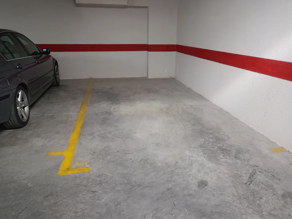 Garaaž - Garage Space with Elevator Access in Manises