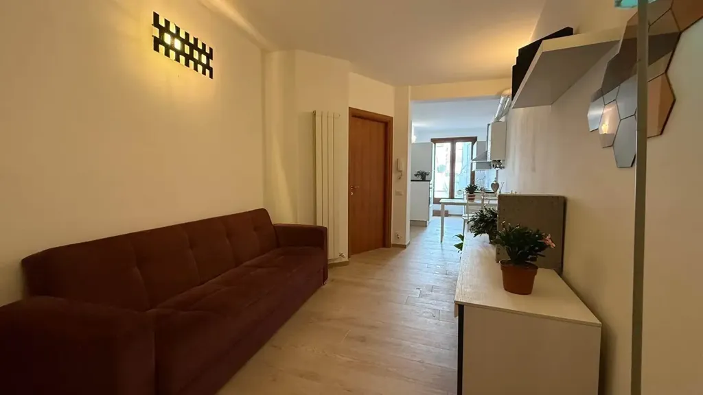 Elutuba - Rustic-Style Flat with Terrace in Cecina