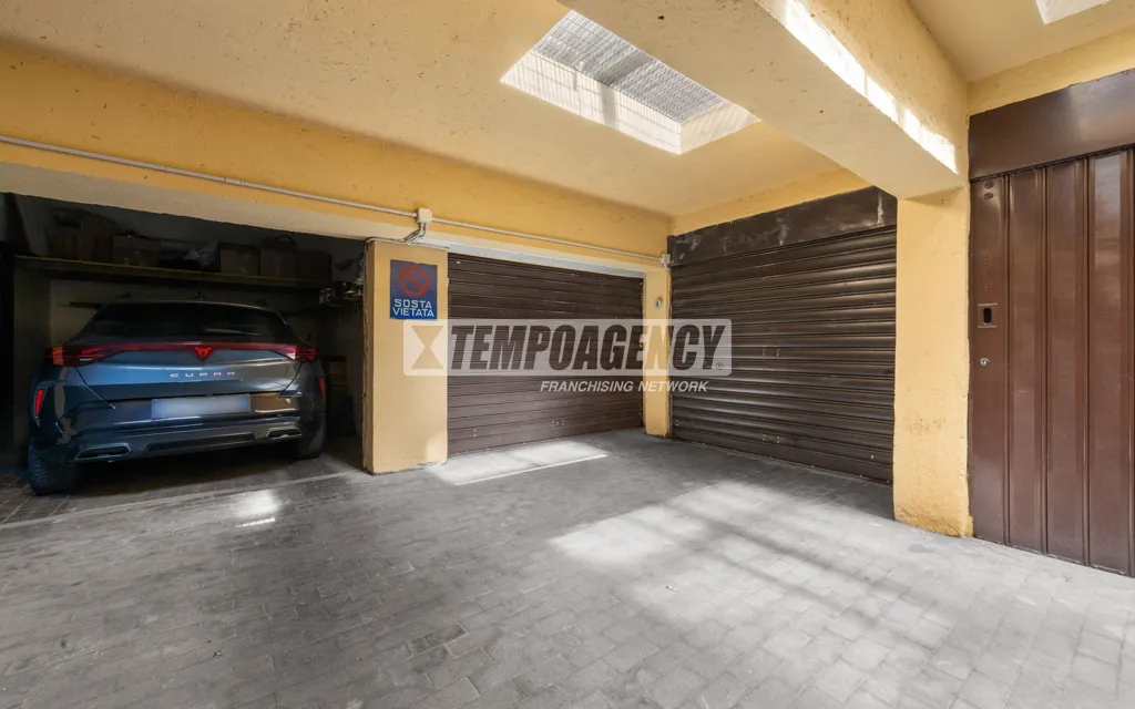 Garage - Penthouse with Panoramic View in Milan