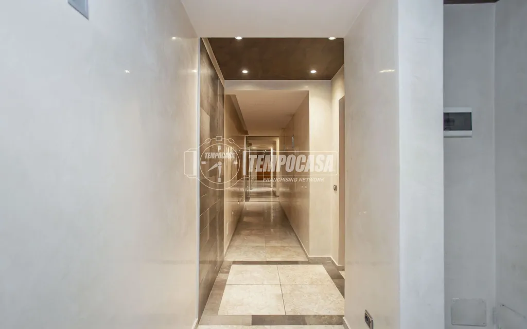 Esik - Rear-Facing Studio with Terrace in Milan