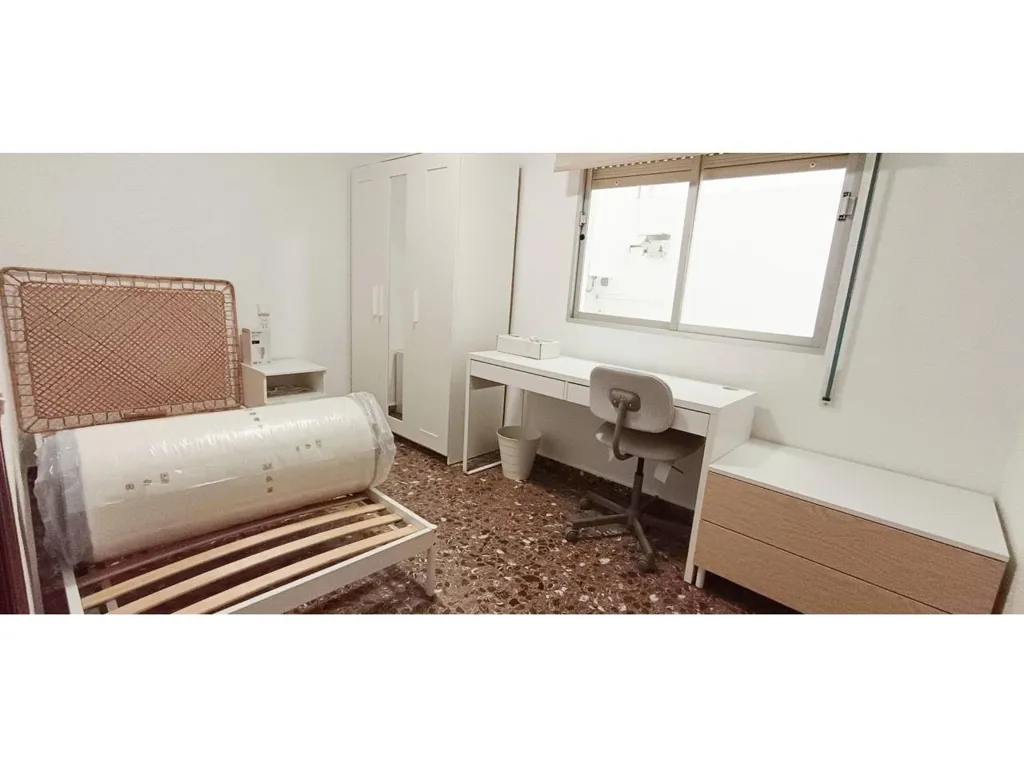 Magamistoad - Ample 4-Bedroom Flat with Balcony in Castellón Centre