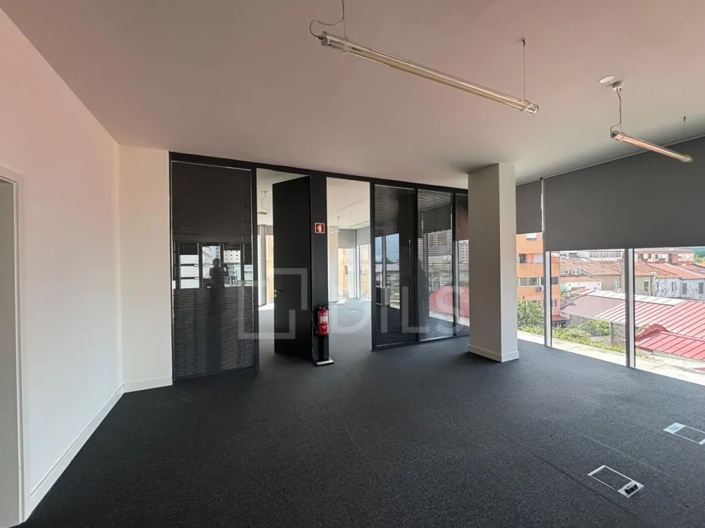Bureau - Office with Open Plan in Boavista, Porto