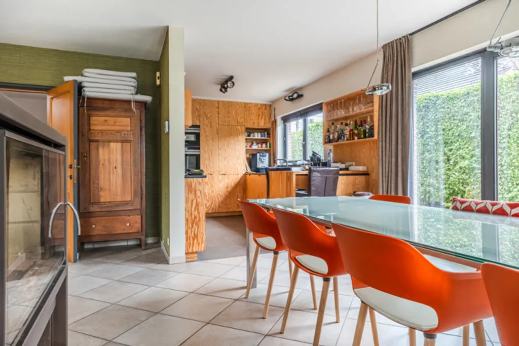 Sala da pranzo - Spacious House with Pool in Suburban Area