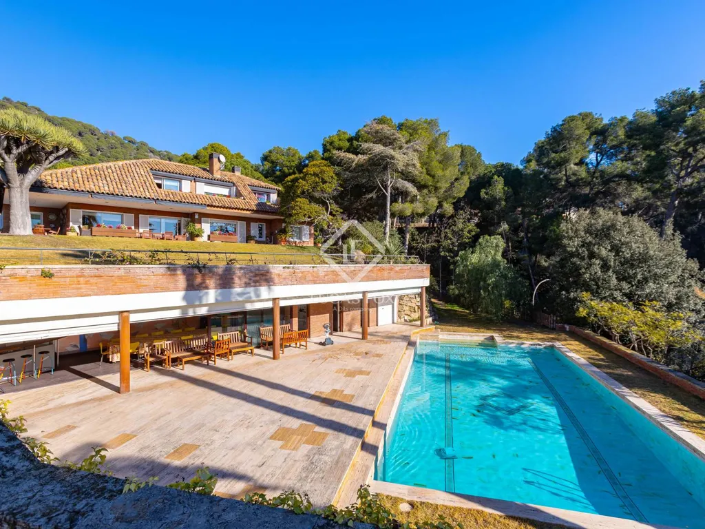 Piscine - Luxury Villa with Sea View in Premià de Dalt