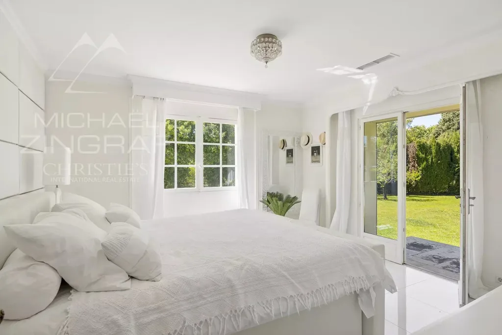Bedrooms - Charming House with Pool in Cabris