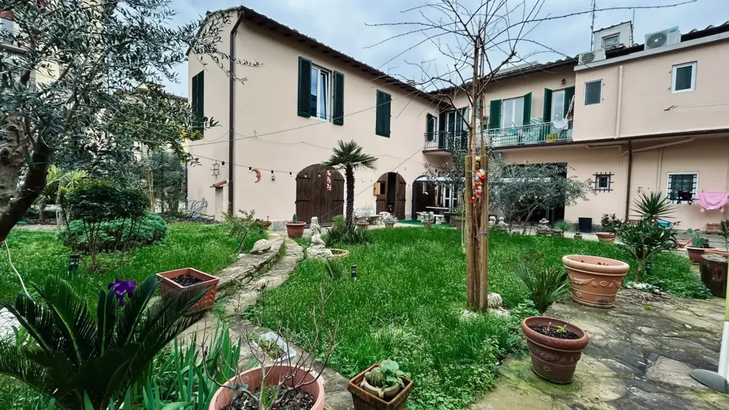 Garden - Historic Villa with Garden in Florence