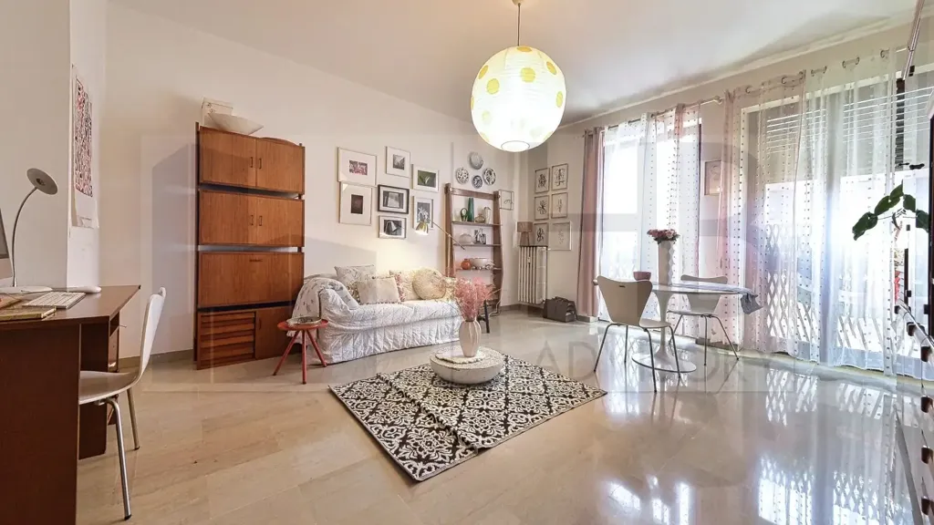 Séjour - Spacious Trilocale with Balcony in Milan